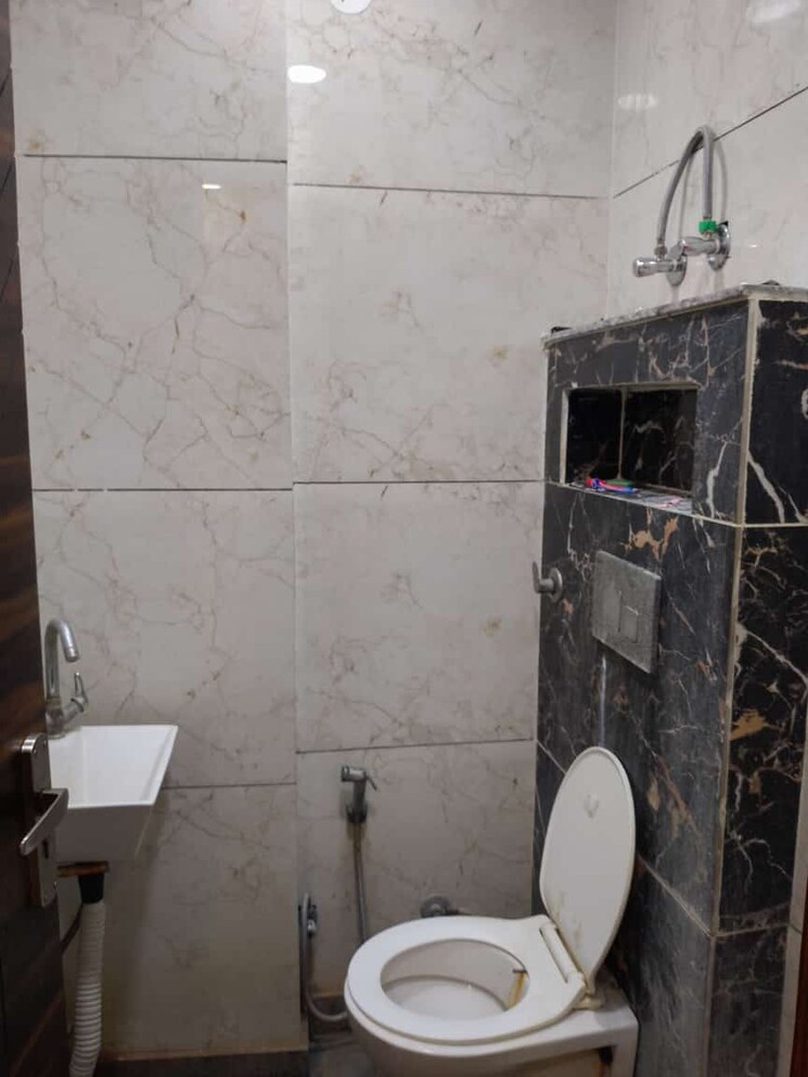 Bathroom, shastri nagar 3 Bedroom 900 Sq.Ft. Builder Floor In Shastri Nagar Delhi 8248921