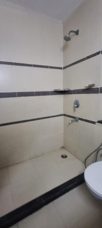 Furnished Amenities in 2 BHK Apartment at Unitech Uniworld Gardens 2, Sector 47 – for Rent