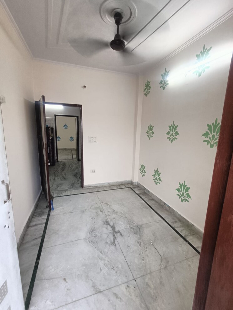 Room, shastri nagar 3 Bedroom 900 Sq.Ft. Builder Floor In Shastri Nagar Delhi 8248945