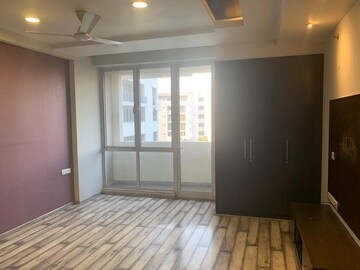 Room in 4 BHK Apartment at Vatika City, Sector 49 – for Rent