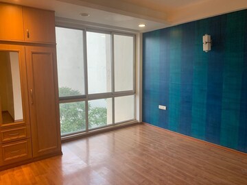Room in 4 BHK Apartment at Vatika City, Sector 49 – for Rent
