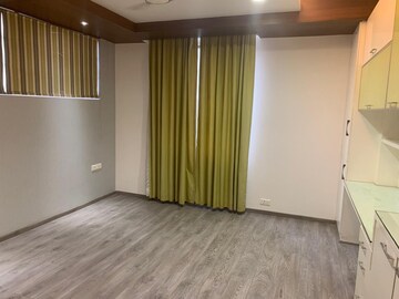 Room in 4 BHK Apartment at Vatika City, Sector 49 – for Rent