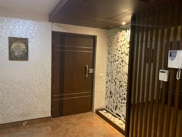 Room in 4 BHK Apartment at Vatika City, Sector 49 – for Rent
