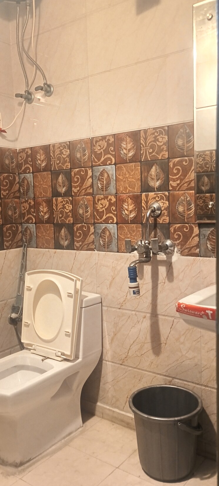 Bathroom, shanti-chs-vasundhara 3 Bedroom 1370 Sq.Ft. Builder Floor In Vasundhara Sector 11 Ghaziabad 8248986