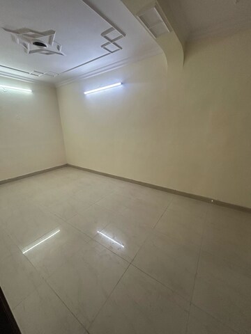 Room in 3 BHK Apartment at Paschim Vihar – for Rent