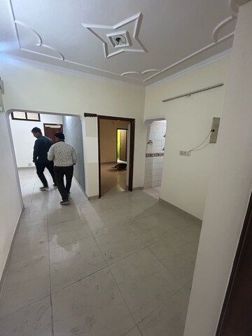 Room in 3 BHK Apartment at Paschim Vihar – for Rent