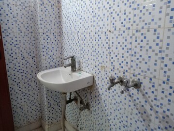 Bathroom in 1 BHK Apartment at Khirki Extension – for Rent