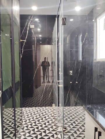 Attached Bathroom in 3.5 BHK Apartment at Paschim Vihar – for Rent