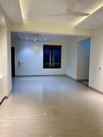 Room in 3 BHK Apartment at Vipul Greens, Sector 48 – for Rent