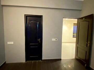 Room in 3 BHK Apartment at Vipul Greens, Sector 48 – for Rent