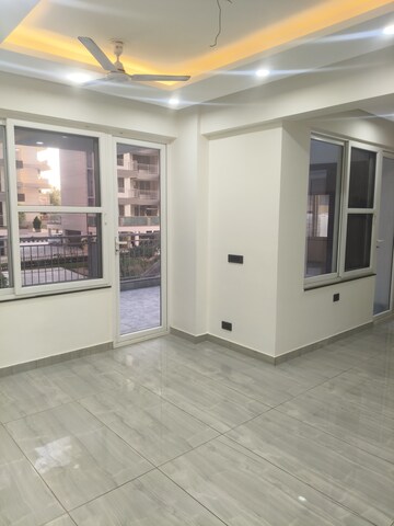Room in 3.5 BHK Apartment at Ram Shanti Apartment, Sector 52 – for Rent