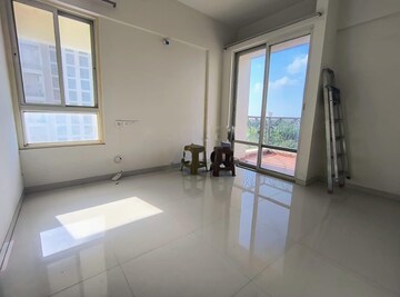 Room in 2 BHK Apartment at Nyati Elan, Wagholi – for Rent