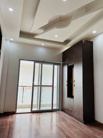 Room in 4 BHK Villa at Omson Nature Valley, Sector 10 Greater Noida – for Sale
