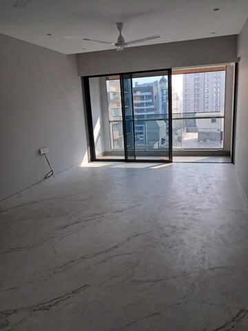2 BHK Apartment For Sale in Khar West