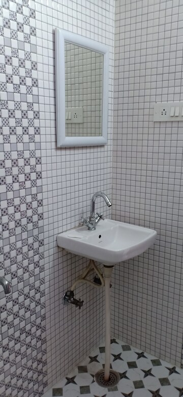 Bathroom in 2 BHK Apartment at Khirki Extension – for Rent