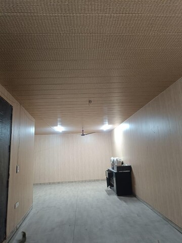 Room in 3 BHK Apartment at DLF Richmond Park, Sector 43 – for Sale