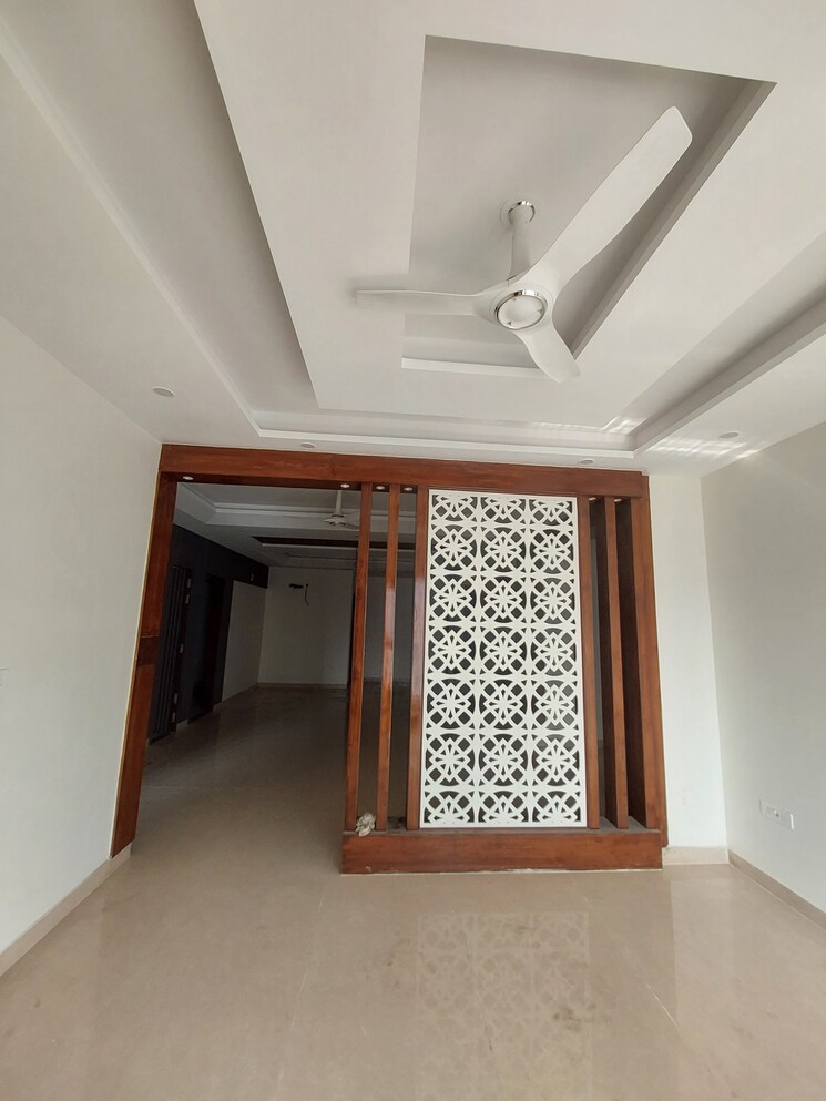 undefined, sector 28 4 Bedroom 350 Sq.Yd. Builder Floor In Sector 28 Faridabad 8249070