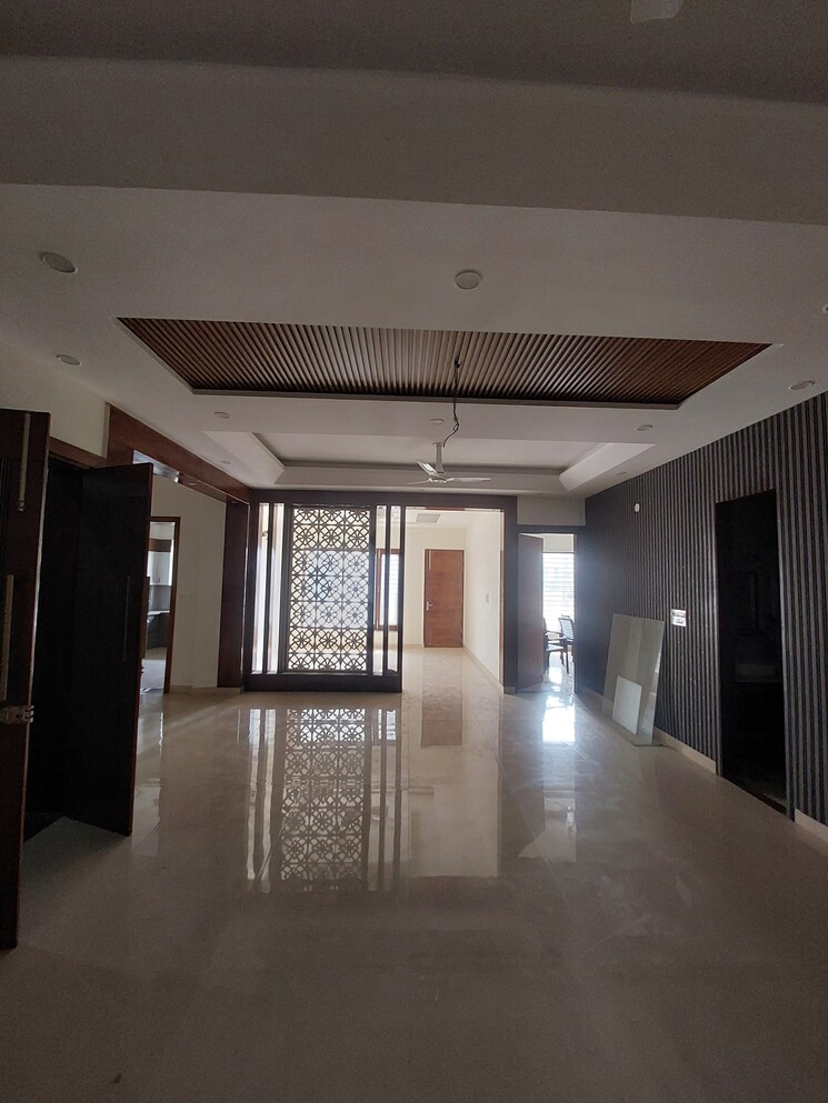 undefined, sector 28 4 Bedroom 350 Sq.Yd. Builder Floor In Sector 28 Faridabad 8249070