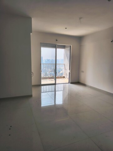 Room in 2 BHK Apartment at Sukhwani Hermosa Casa, Mundhwa – for Rent