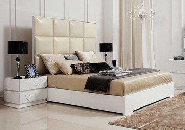 Bedroom in 3 BHK Apartment at Defence Colony – for Rent