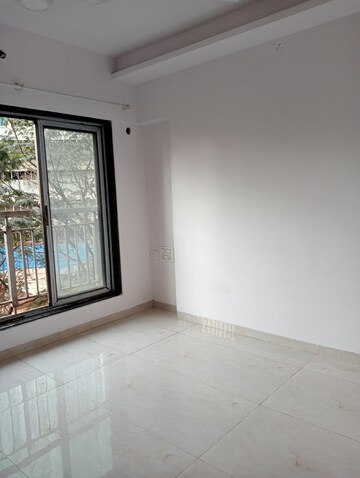 Room in 3 BHK Apartment at Je And Vee Om Trimurti, Malad East – for Sale