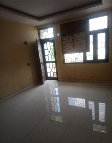 Room in 2 BHK Villa at Jankipuram – for Rent
