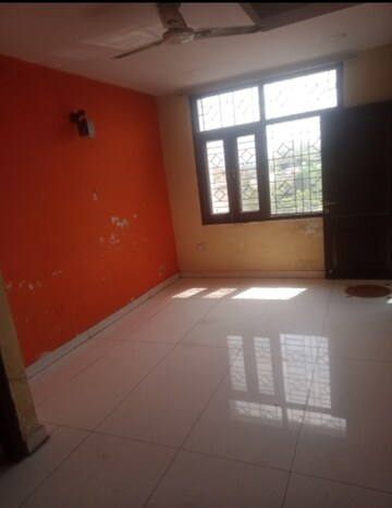 Room in 2 BHK Villa at Jankipuram – for Rent