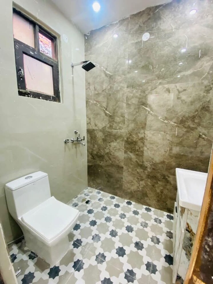 Bathroom, sector 42 3 Bedroom 2000 Sq.Ft. Builder Floor In Sector 42 Faridabad 8249230