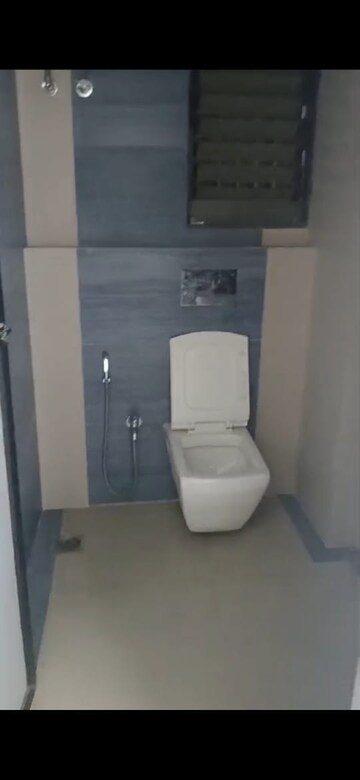 Bathroom in 1 BHK Apartment at Mahalaxmi – for Rent