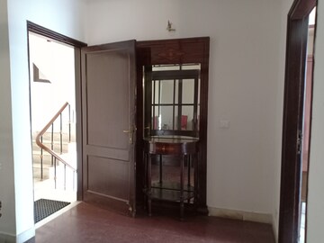 Room in 4 BHK Apartment at Greater Kailash I – for Rent