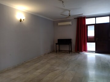 Room in 4 BHK Apartment at Greater Kailash I – for Rent