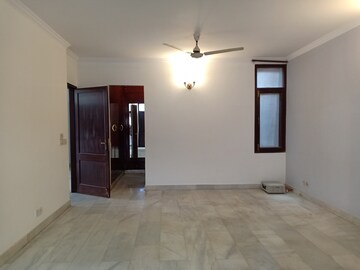Room in 4 BHK Apartment at Greater Kailash I – for Rent