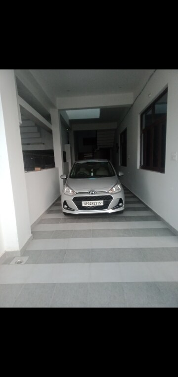 Parking in 3 BHK Villa at Jankipuram – for Rent