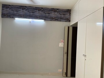 Room in 3 BHK Apartment at Reliance Paradise, Kondapur – for Sale