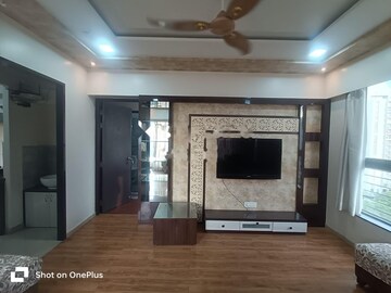 Room in 2 BHK Apartment at Amanora Park Town, Hadapsar – for Rent