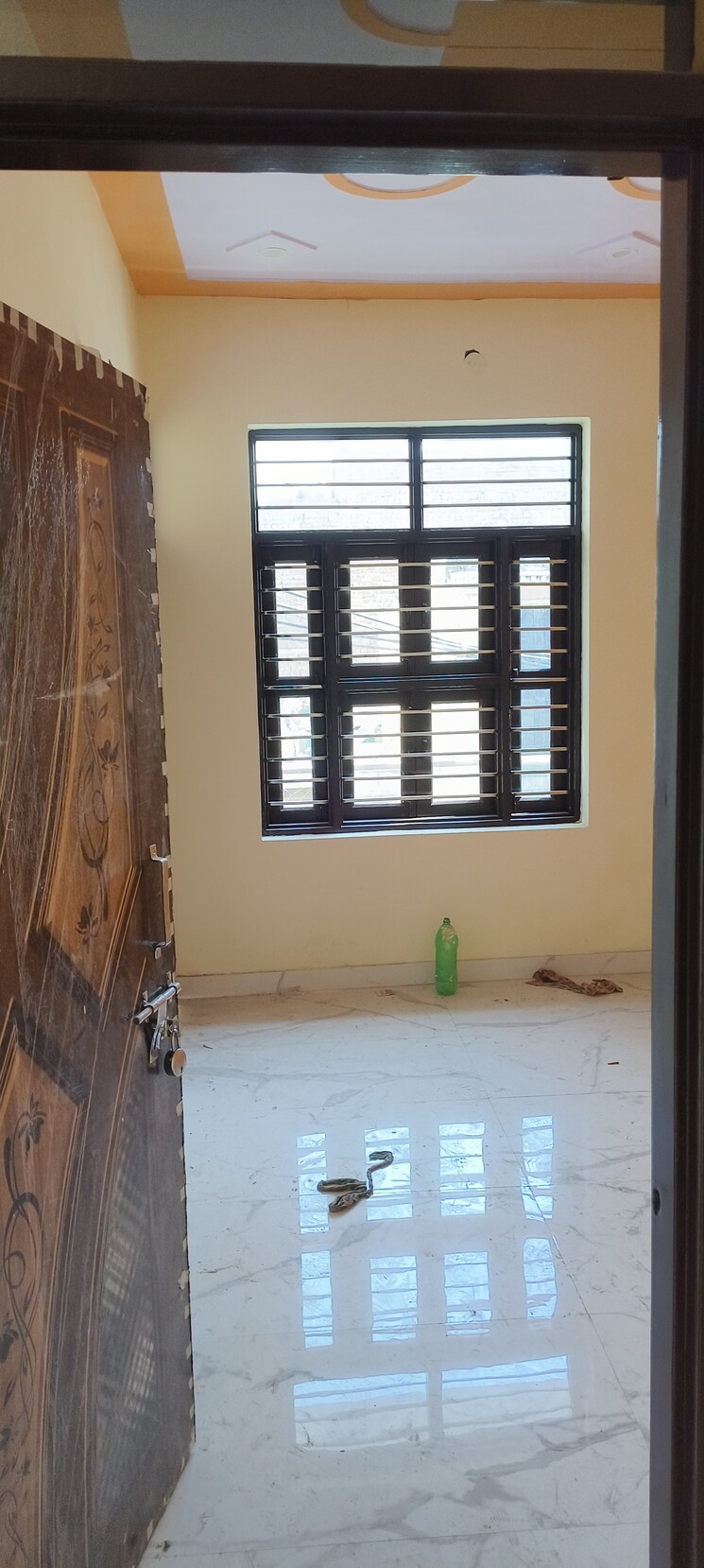 Room, sector 48 3 Bedroom 75 Sq.Yd. Independent House In Sector 48 Faridabad 8249490