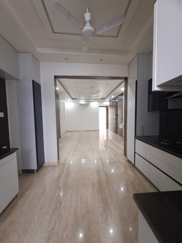 Building Lobby in 6+ BHK Independent House at Green Wood City, Sector 45 – for Sale