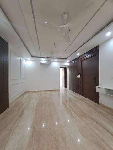 Building Lobby in 6+ BHK Independent House at Green Wood City, Sector 45 – for Sale