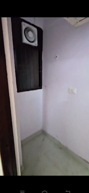 Room in 1.5 BHK Builder Floor at New Ashok Nagar – for Rent