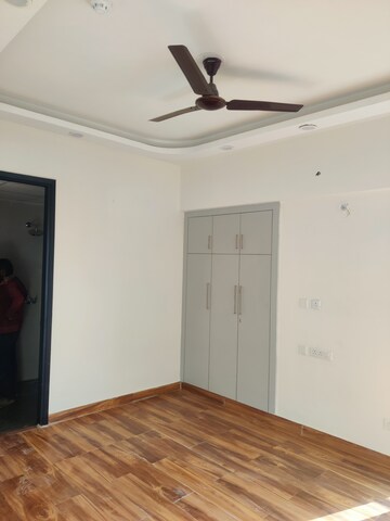 Room in 3 BHK Apartment at Samridhi Luxuriya Avenue, Sector 150 – for Rent