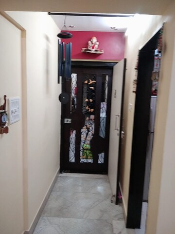 Room in 2 BHK Apartment at Mantri Park, Goregaon East – for Rent