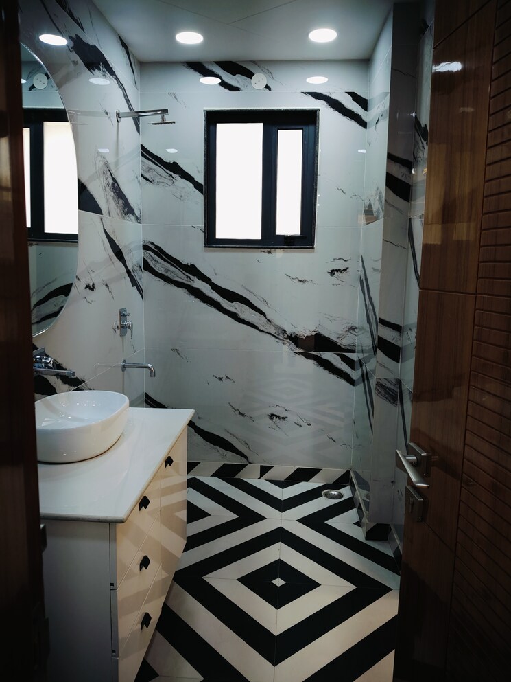 Bathroom, vaishali sector 5 4 Bedroom 2200 Sq.Ft. Builder Floor In Vaishali Sector 5 Ghaziabad 8249860