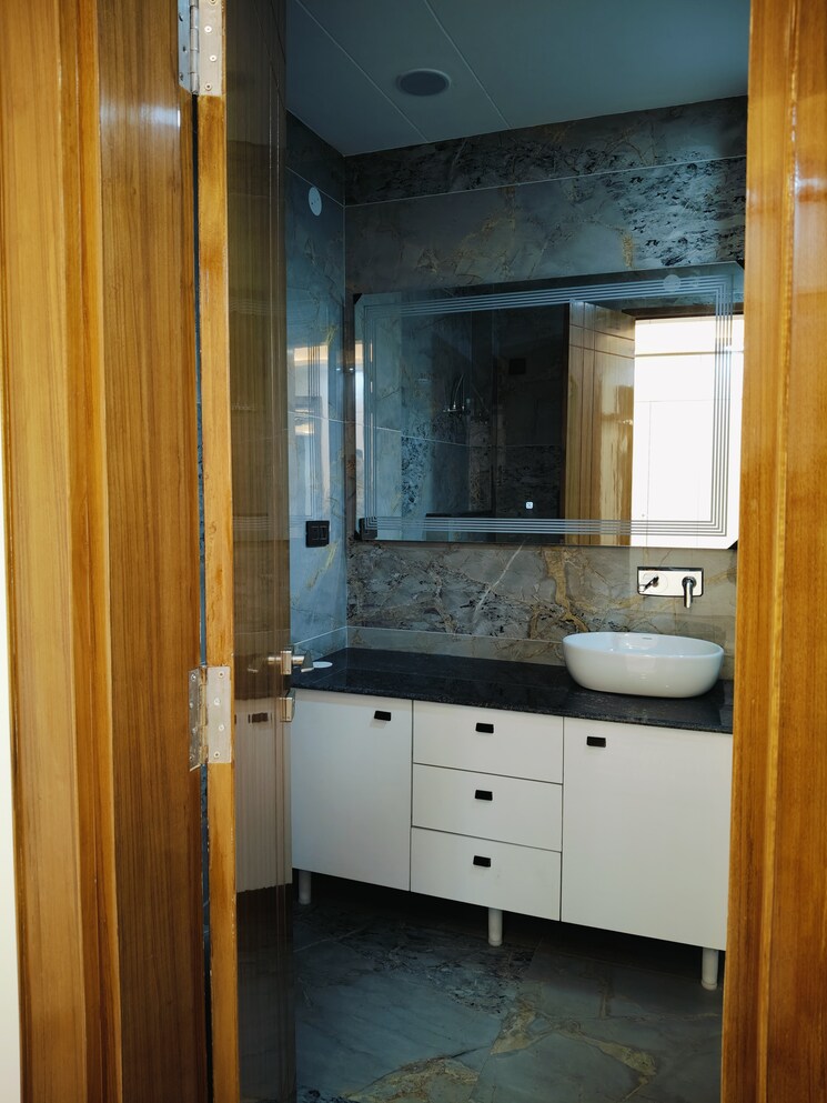 Bathroom, vaishali sector 5 4 Bedroom 2200 Sq.Ft. Builder Floor In Vaishali Sector 5 Ghaziabad 8249860