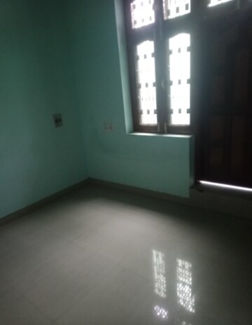 Room in 2 BHK Independent House at Aliganj – for Rent