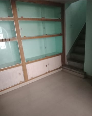 Furnished Amenities in 2 BHK Independent House at Aliganj – for Rent