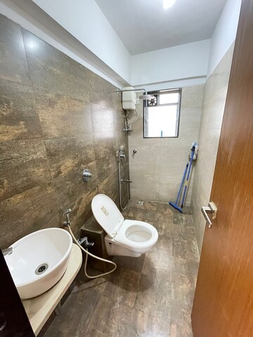 Bathroom in 1 BHK Apartment at Vile Parle East – for Rent