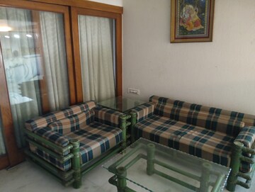 Living Room in 3 BHK Apartment at Nehrunagar – for Rent