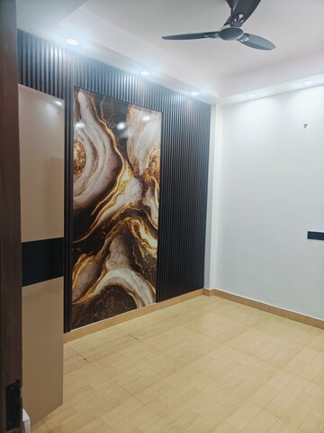 Furnished Amenities in 3 BHK Builder Floor at Shakti Khand – for Rent