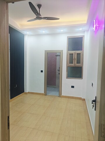 Room in 3 BHK Builder Floor at Shakti Khand – for Rent