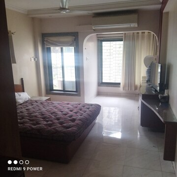 Living Room in 3 BHK Apartment at Khar West – for Rent
